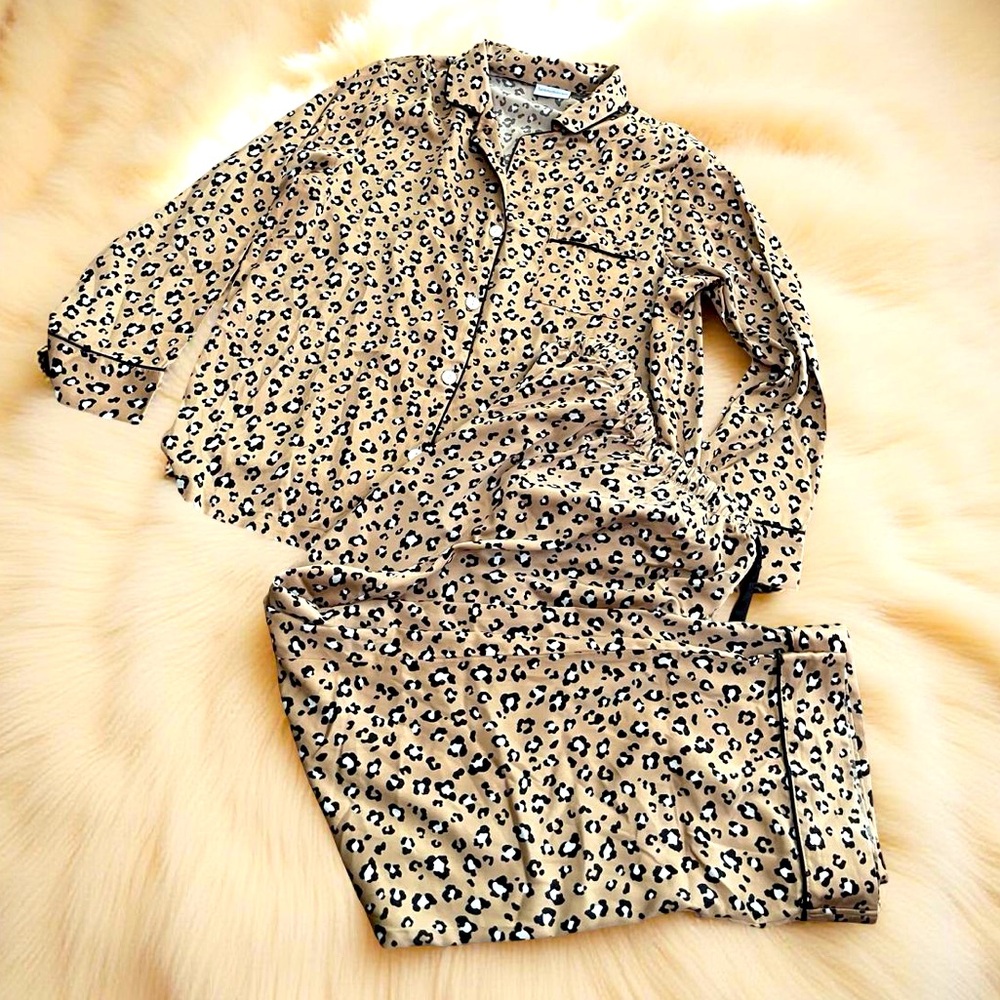 Serenedelicacy PJs animal print sleepwear pajamas size medium button down brown